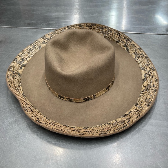 collection eighteen Accessories - Collection eighteen 80% wool hat